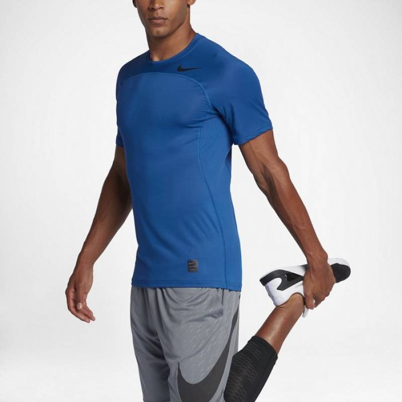 Man T-Shirt Nike Pro HyperCool blue light