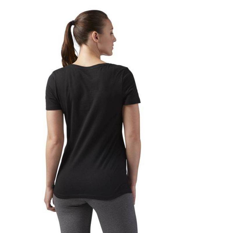 Woman T-Shirt Reebok LINEAR READ SCOOP - CF4455