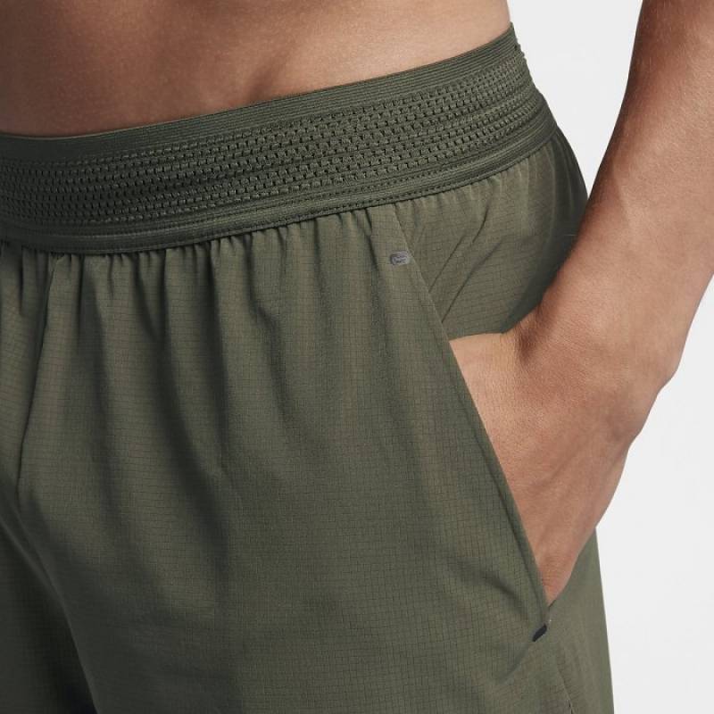 Herrenshorts Nike SHORT REPEL 3.0. - olive