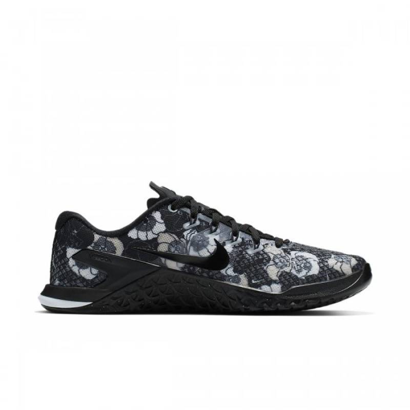 ladies nike metcon 4