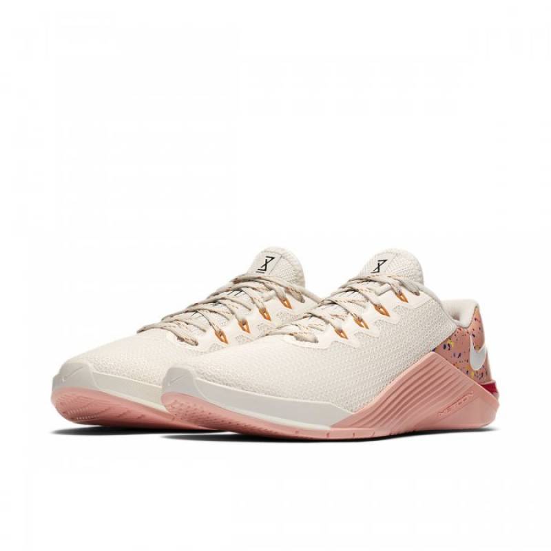 Dámské boty Nike Metcon 5 AMP - smetanová