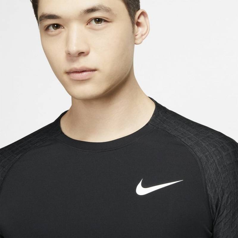 Man training T-Shirt with a long sleeve - black