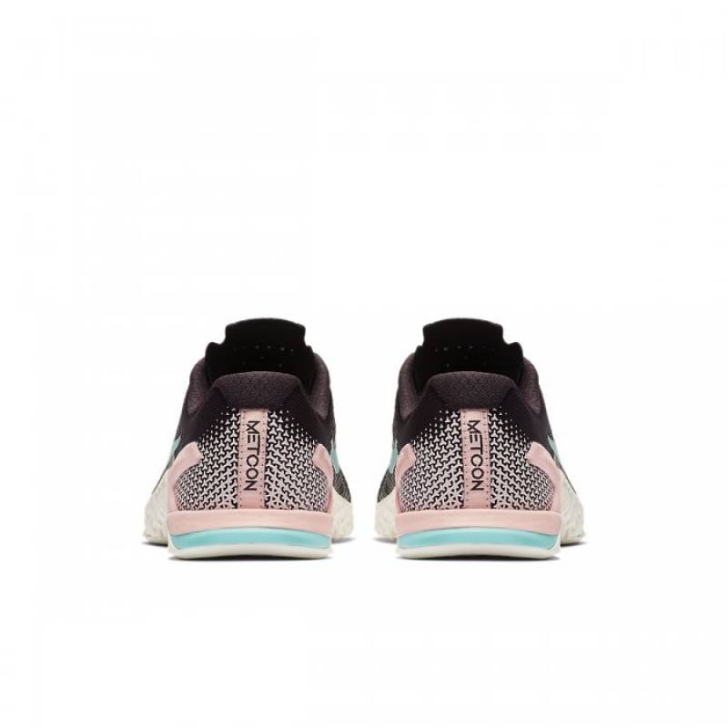 Woman Shoes Metcon 4 - black salmon