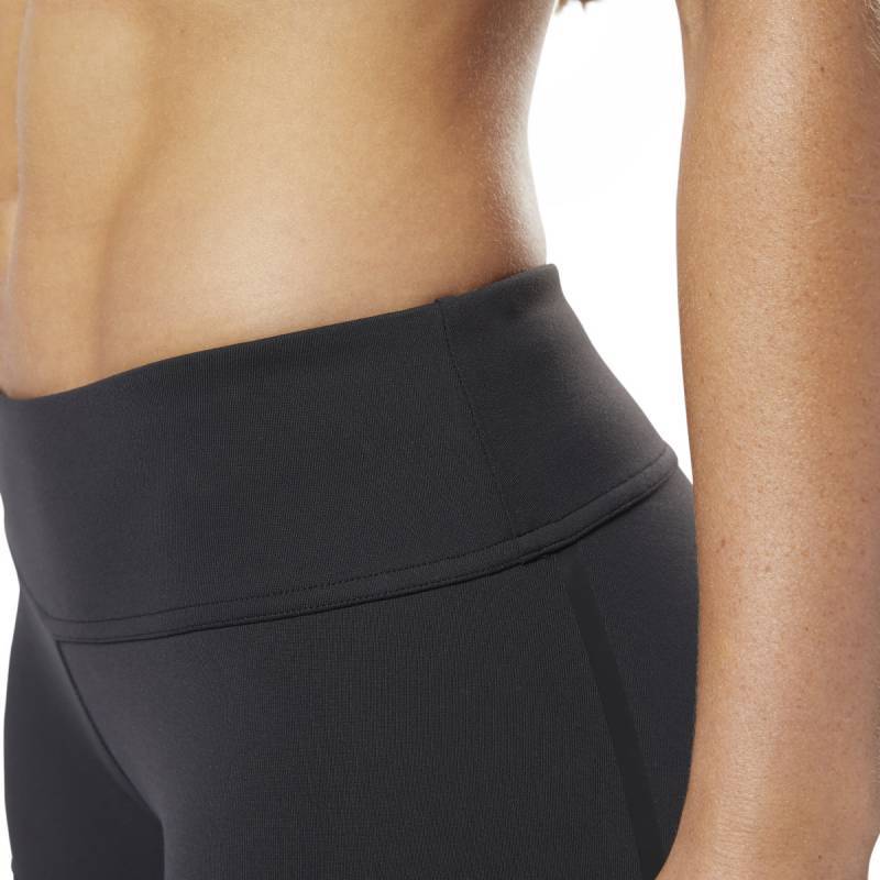 Dámské šortky Reebok CrossFit Chase Bootie - EC1440