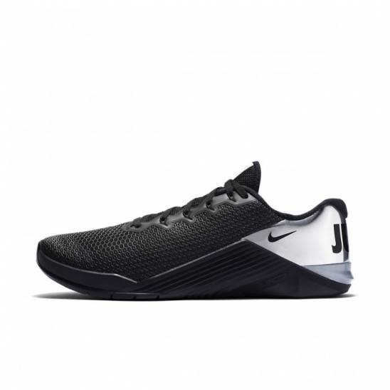 Man Shoes Nike Metcon 5 - black-silver 