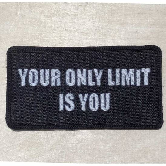 Workout Nášivka slogan Limit - 95 x 50 mm +suchý zip black/white