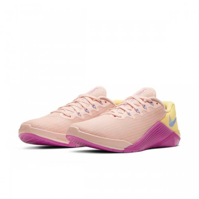 Damenschuhe Nike Metcon 5 - leicht orange / rosa