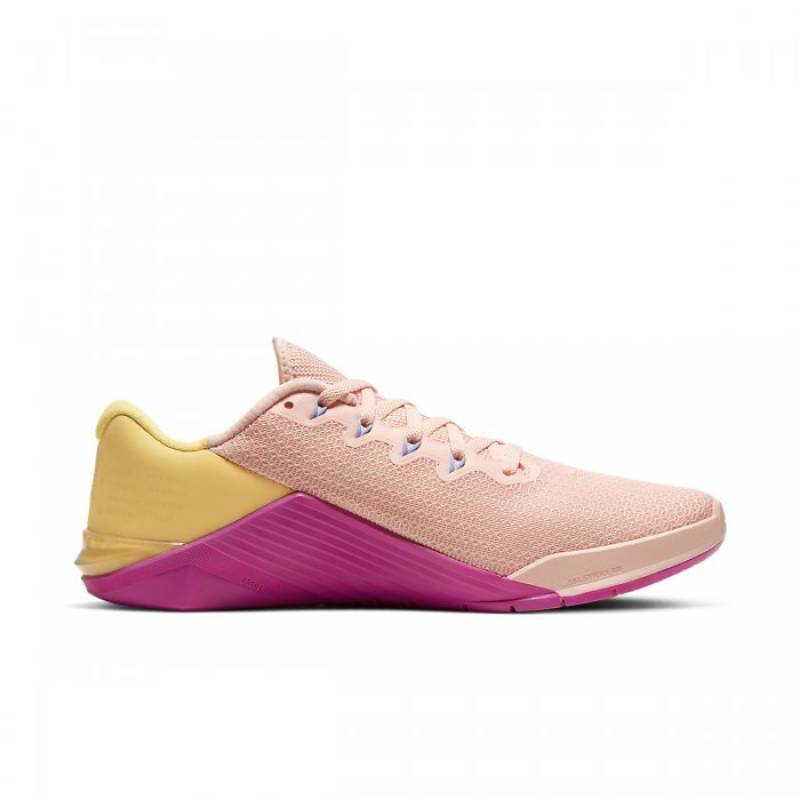 Dámské boty Nike Metcon 5 - Broskvová / růžová