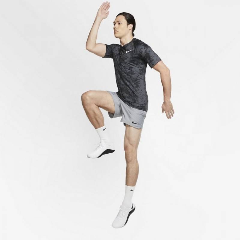 Pánské camo tričko Nike TOP SS SLIM AOP grey