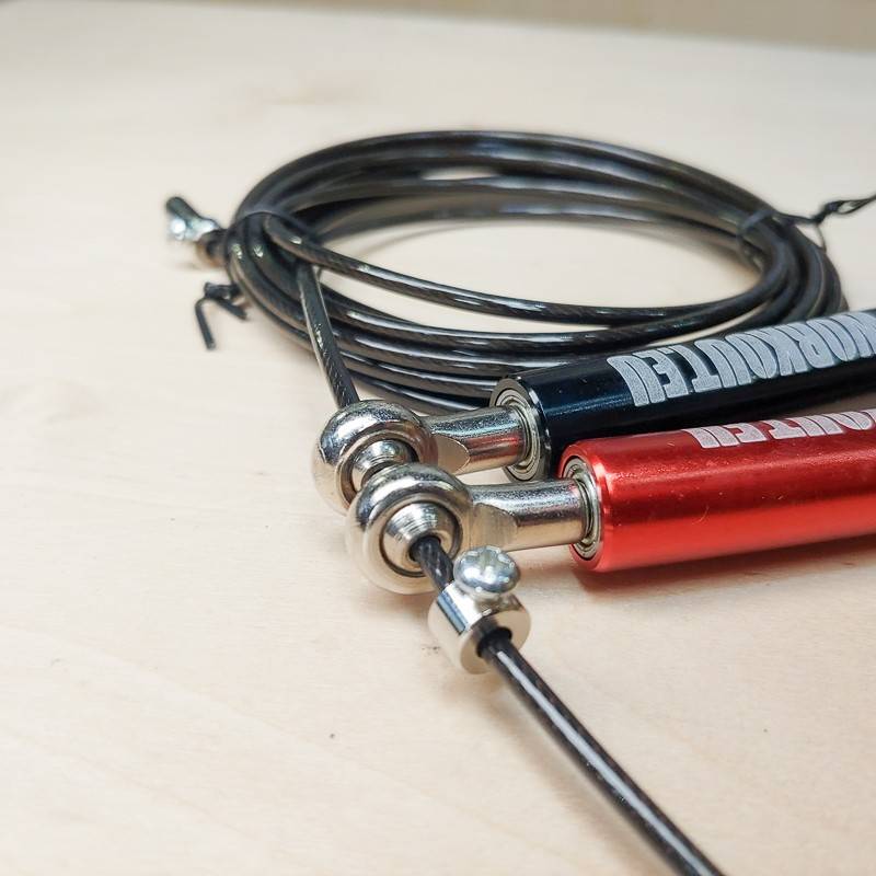 Springseil WORKOUT mit Aluminium Griff - schwarz/rot+schwarzes Kabel