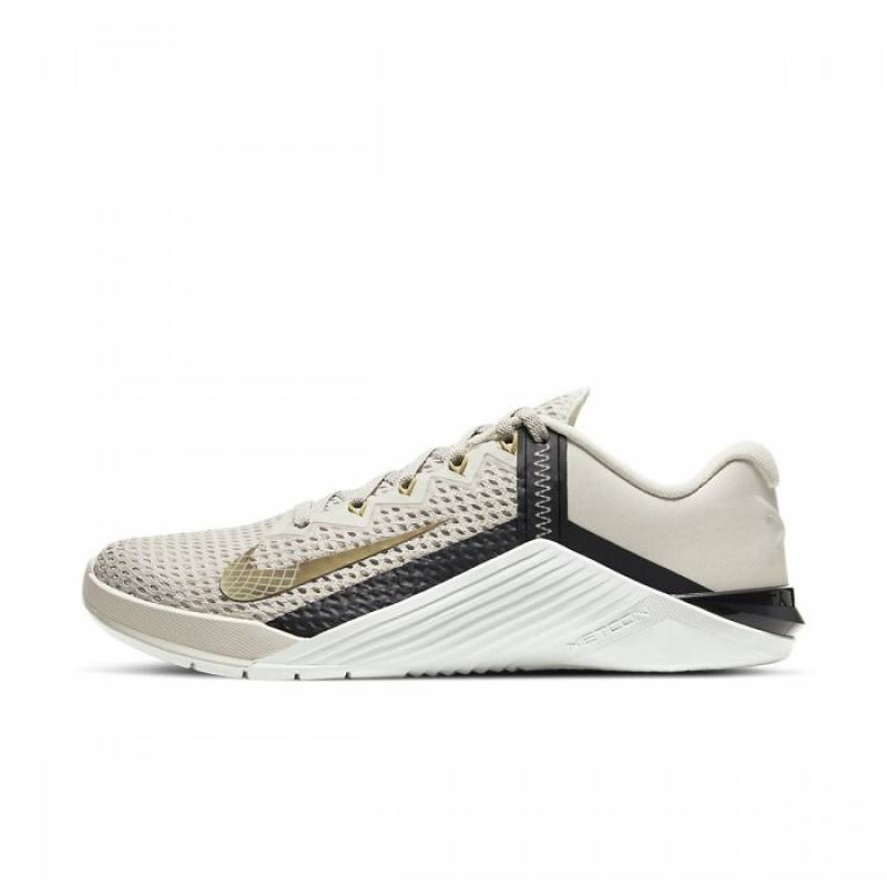 Damenschuhe Nike Metcon 6 - weiss/metallic gold