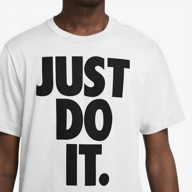 Man T-Shirt Nike Sportswear - Just do it - white