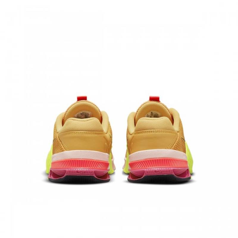 Training Shoes Nike Metcon 7 - pollen/black volt