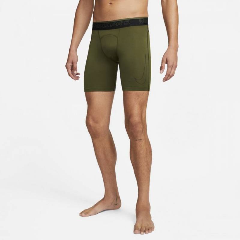 Man Shorts Nike Pro - green