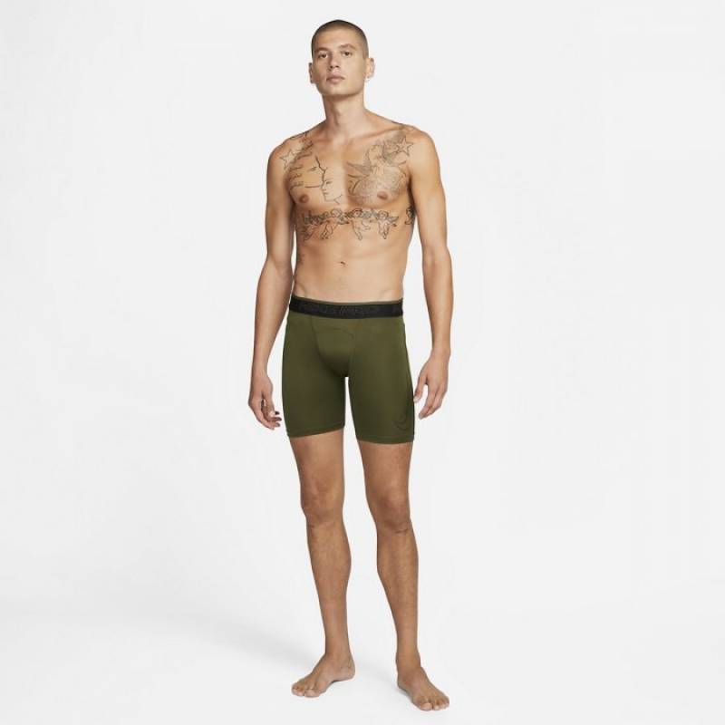 Man Shorts Nike Pro - green