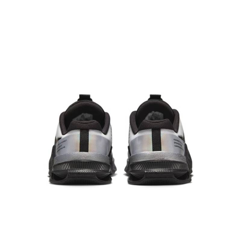 Dámské boty Nike Metcon 8 Premium - stříbrné