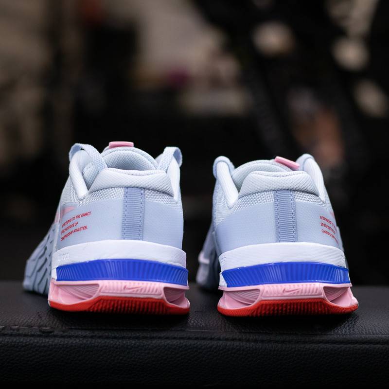 Dámské boty Nike Metcon 8 - šedá/bílá