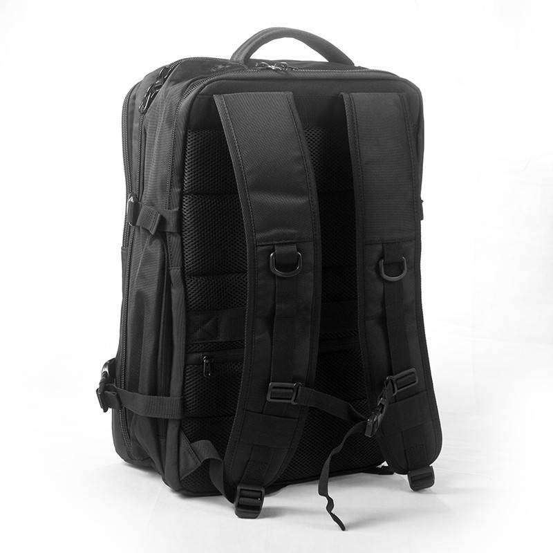 Fitness backpack WORKOUT with a pocket for wet clothes - 35 l