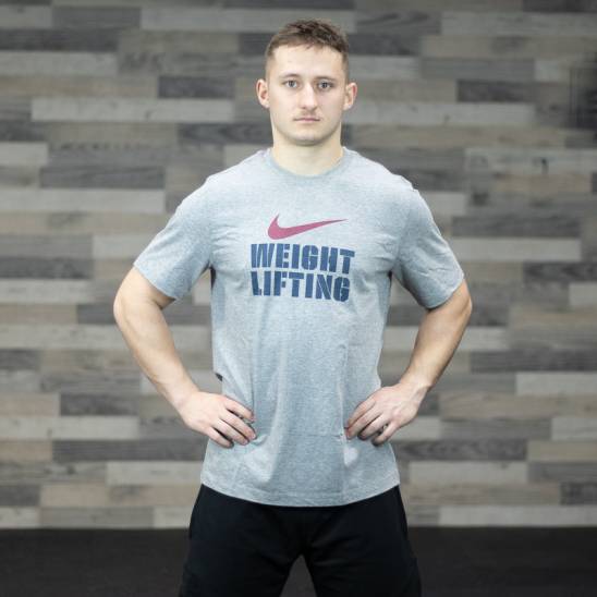 Nike tričko Weightlifting Swoosh - šedé