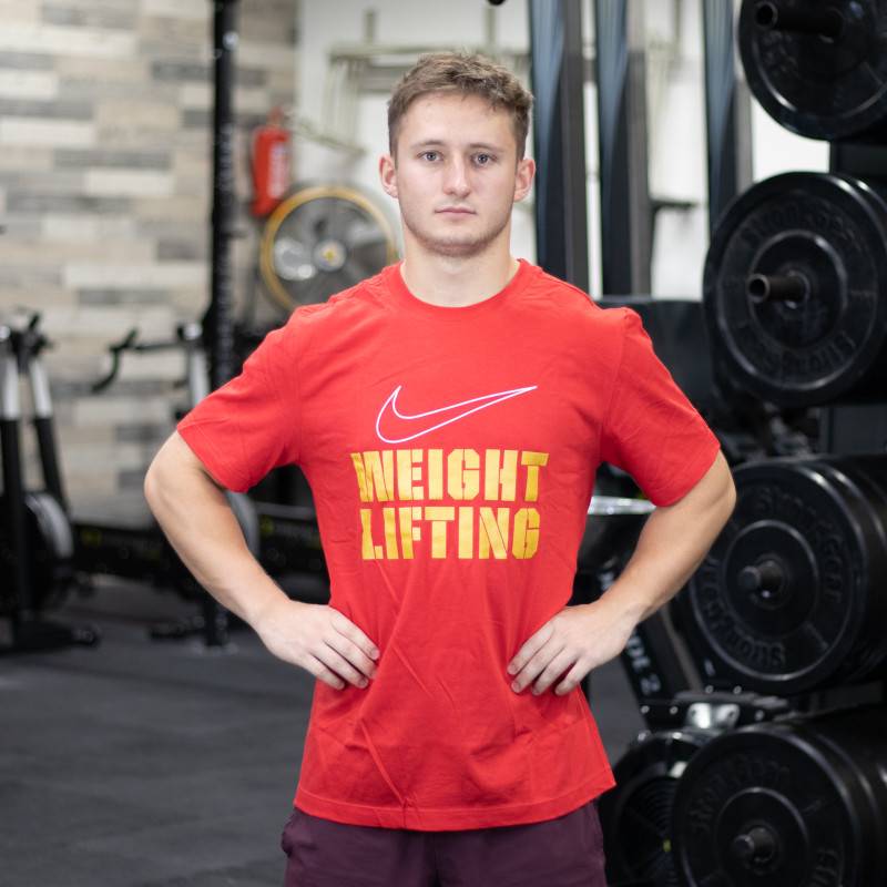 Man T-Shirt Nike Weightlifting Big Swoosh - red/gold