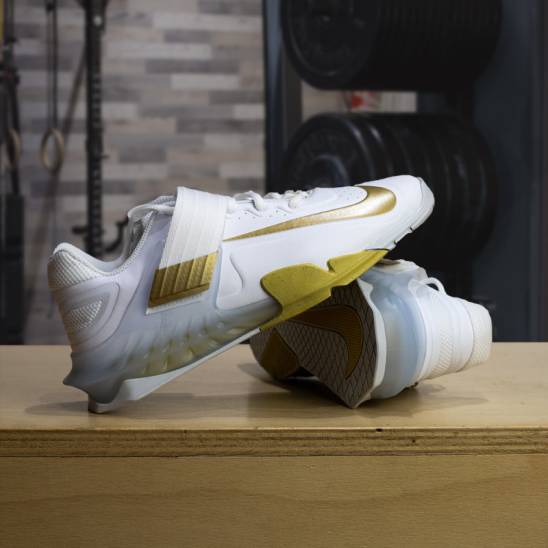 Nike Savaleos - white gold