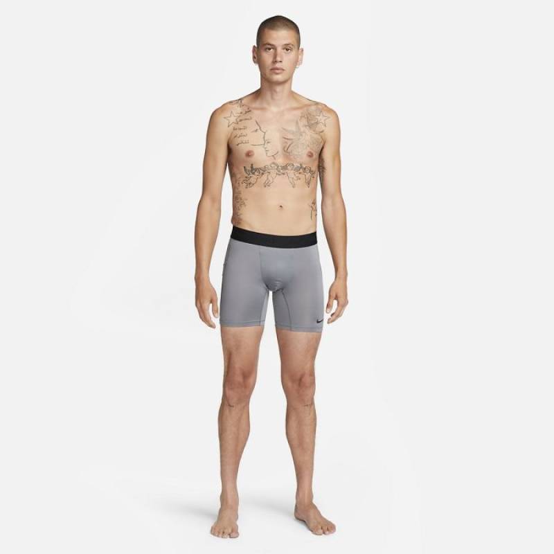 Man fitness Shorts Nike Pro grau