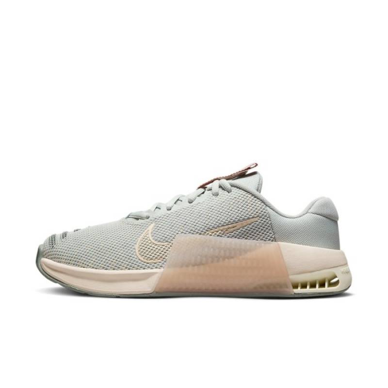 Woman Shoes for CrossFit Nike Metcon 9 - grey beige