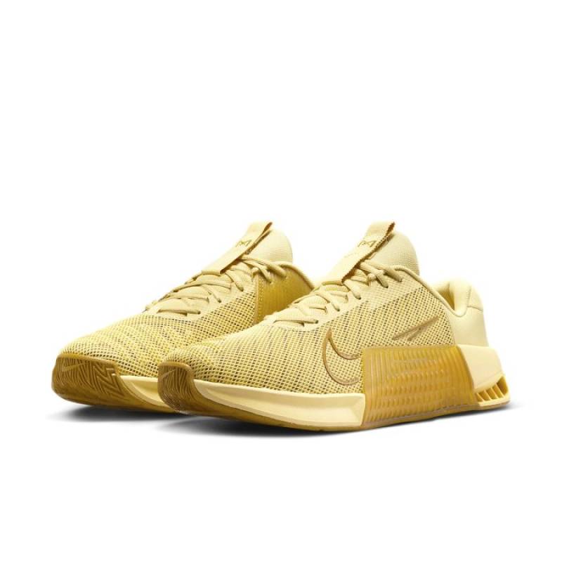 Man Shoes for CrossFit Nike Metcon 9 - gold