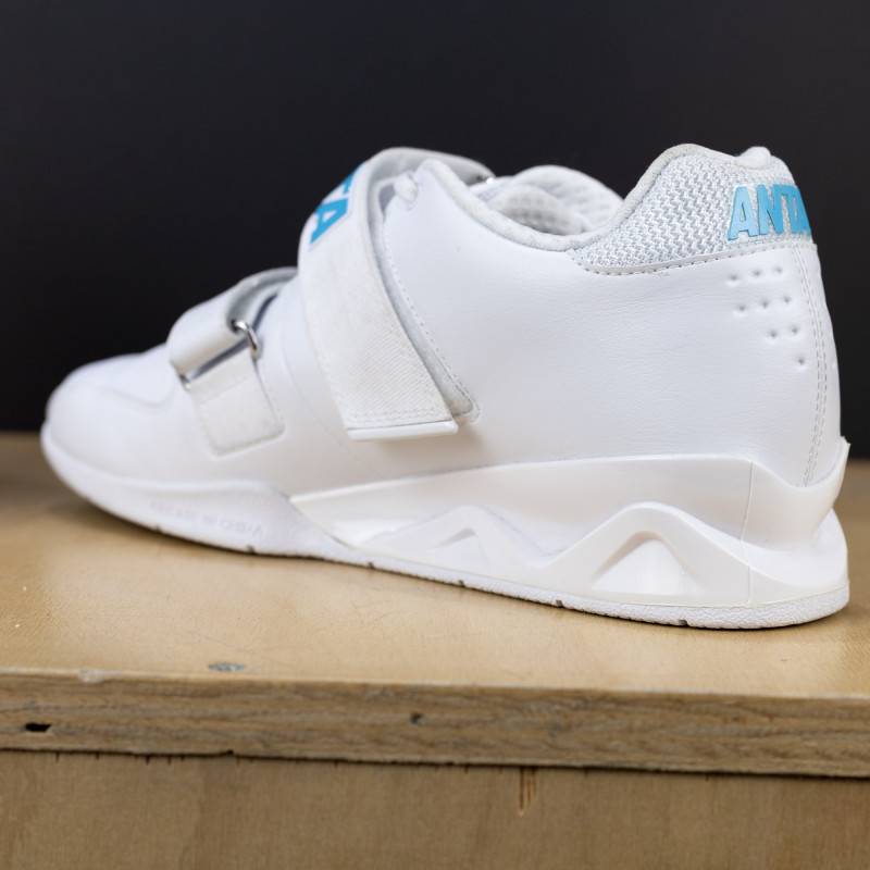 Weightlifting shoes ANTA - piece on display