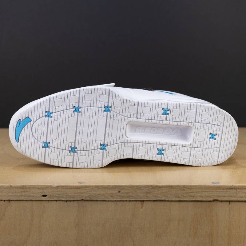 Weightlifting shoes ANTA - piece on display