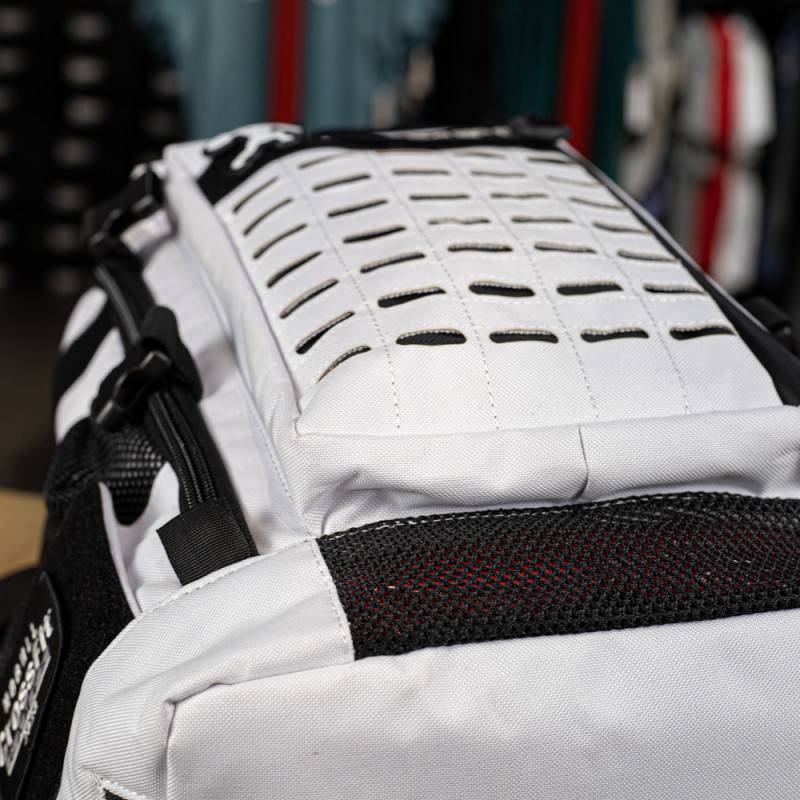 Fitness backpack WORKOUT - 30 l - white