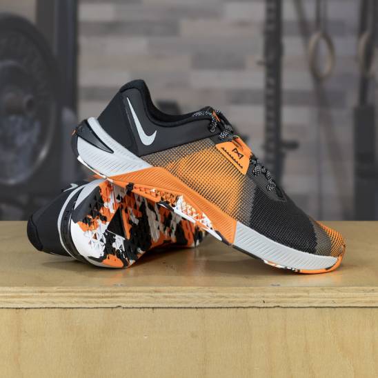 Nike Metcon 10 - oranžová-čená-camo HJ1875-005
