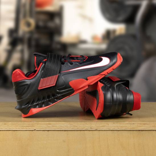 Nike Savaleos - red/black