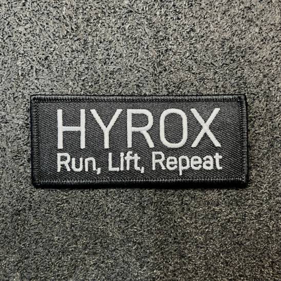 Workout Nášivka HYROX se suchým zipem - Run, Lift, Repeat - bílý nápis
