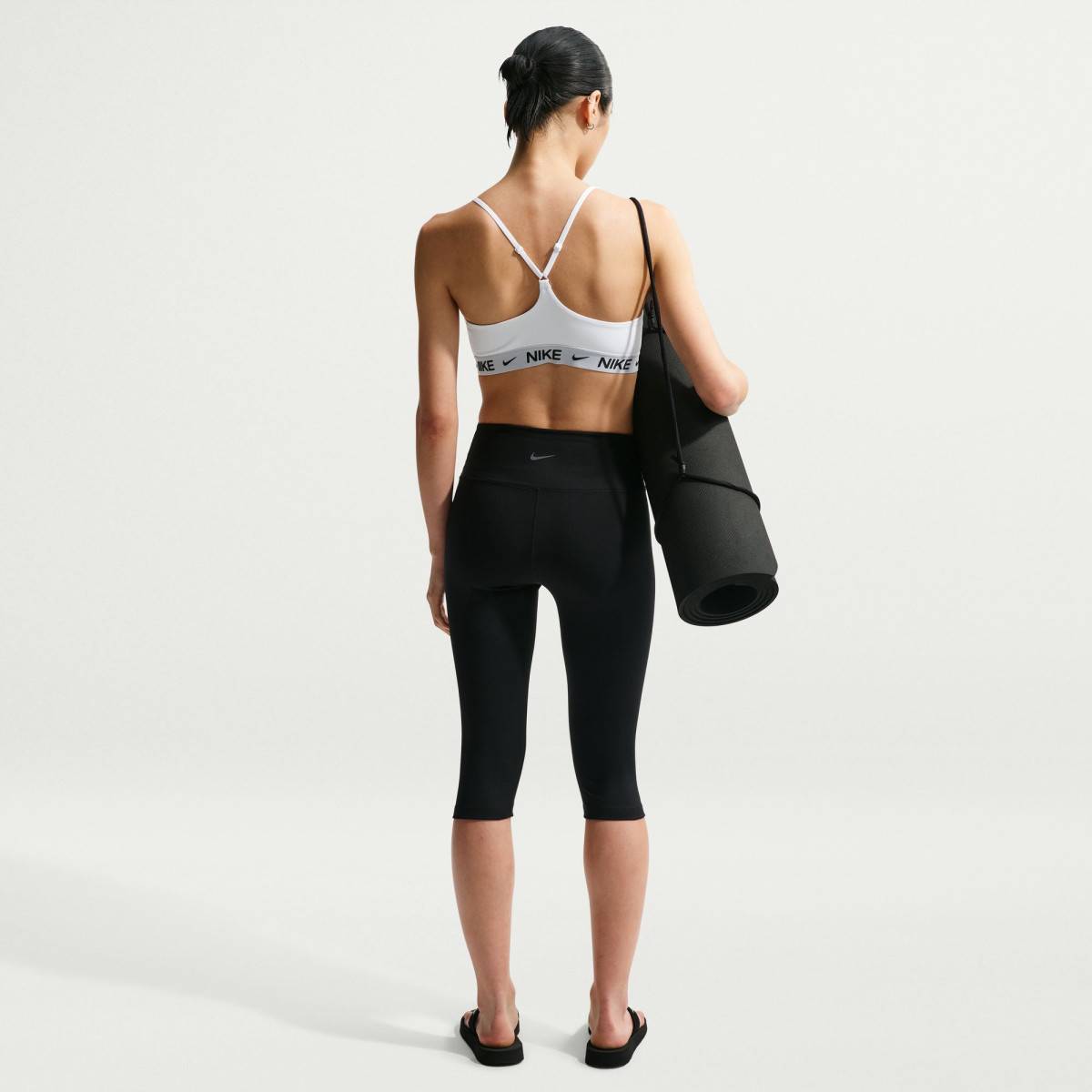 Nike Indy Damen-BH mit leichtem Halt - weiß/grau