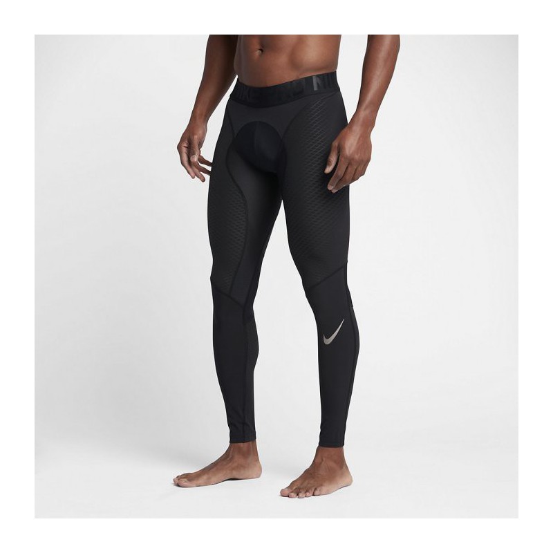 Man training Tight Nike Pro Zonal Strength
