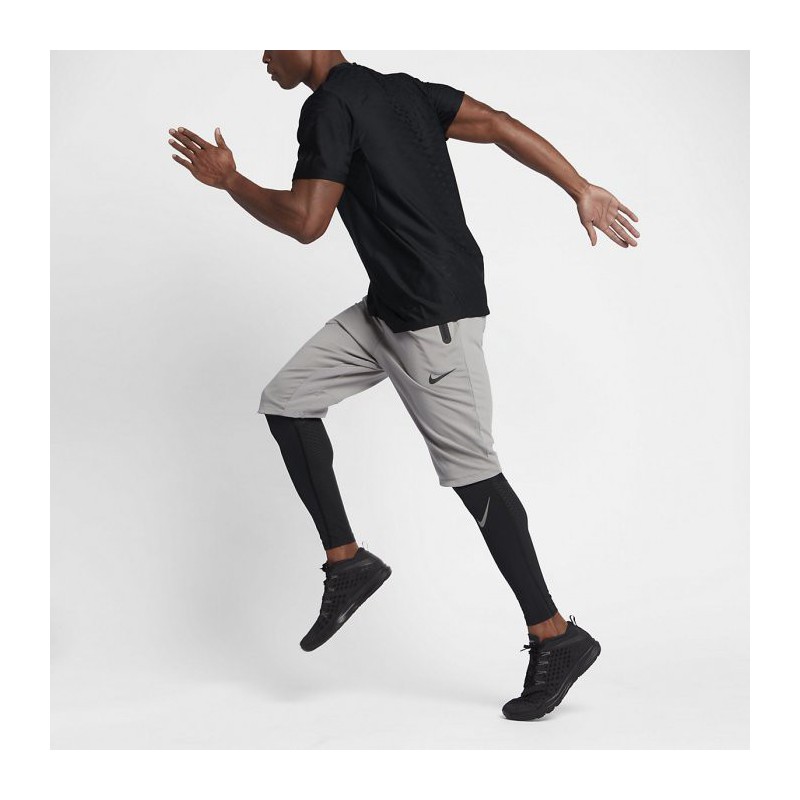 Man training Tight Nike Pro Zonal Strength
