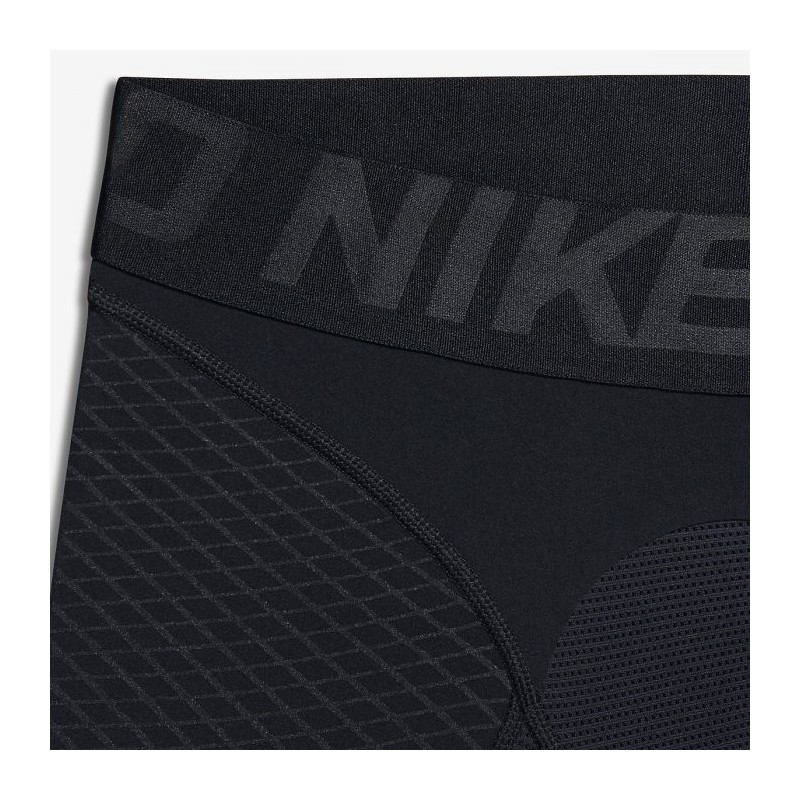 Man training Tight Nike Pro Zonal Strength