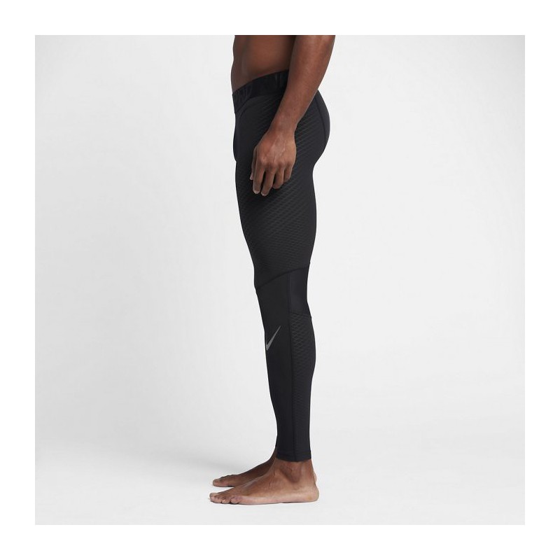 Man training Tight Nike Pro Zonal Strength